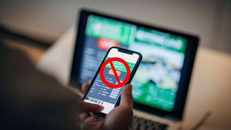 Những nguy cơ khi sử dụng app cá độ bóng đá không uy tín